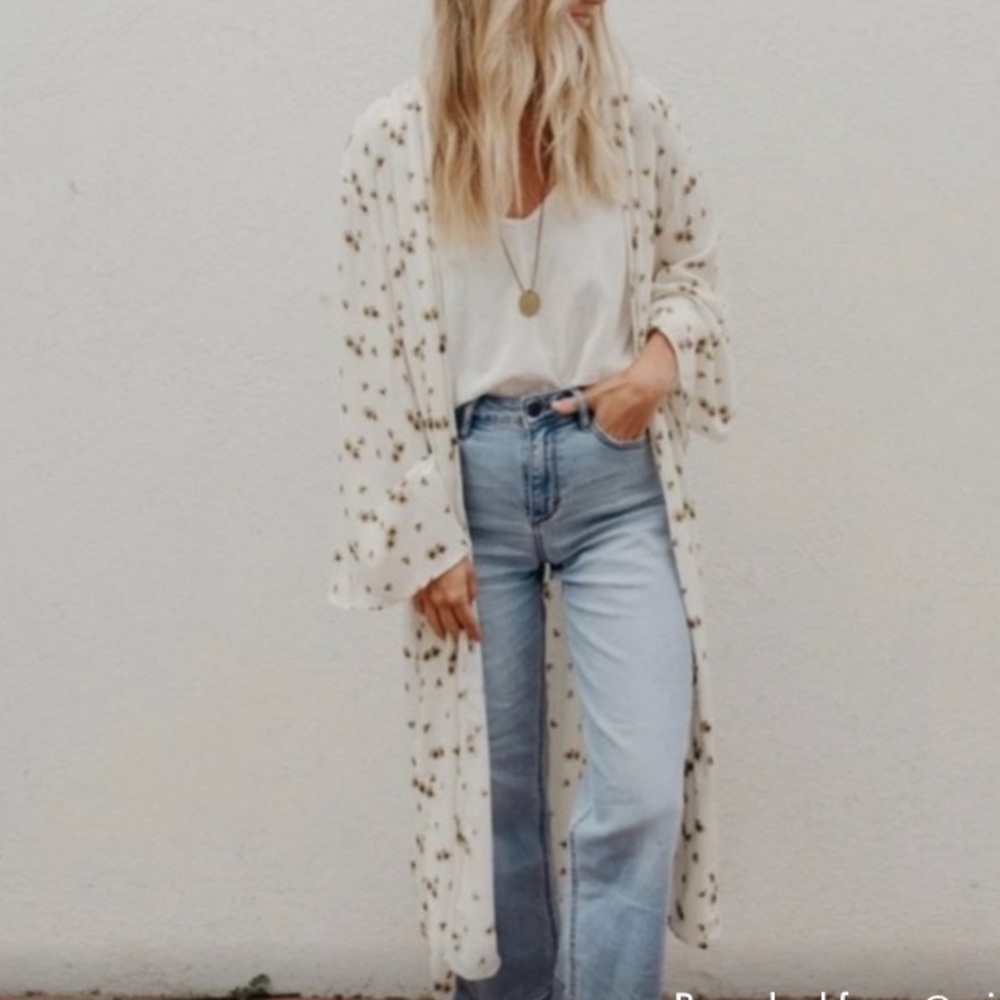 Carly Jean Los Angeles Cream Floral Duster Cape